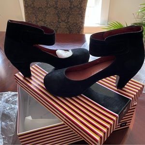 Sachelle black suede shoes 👠